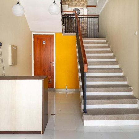 Reddoorz Syariah @ Kebraon Hotel Surabaya Ngoại thất bức ảnh