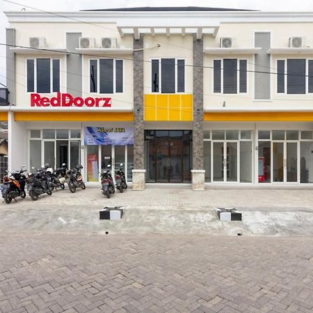 Reddoorz Syariah @ Kebraon Hotel Surabaya Ngoại thất bức ảnh