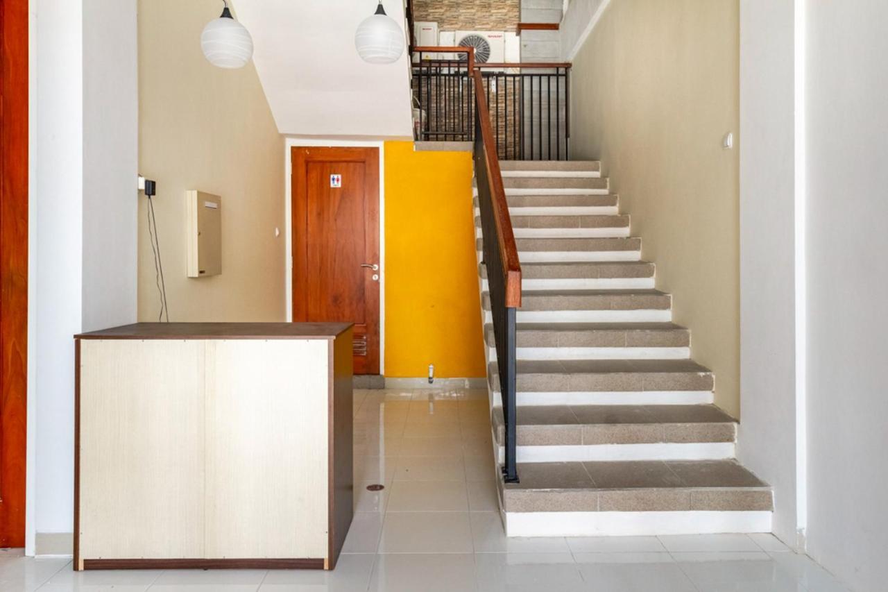 Reddoorz Syariah @ Kebraon Hotel Surabaya Ngoại thất bức ảnh
