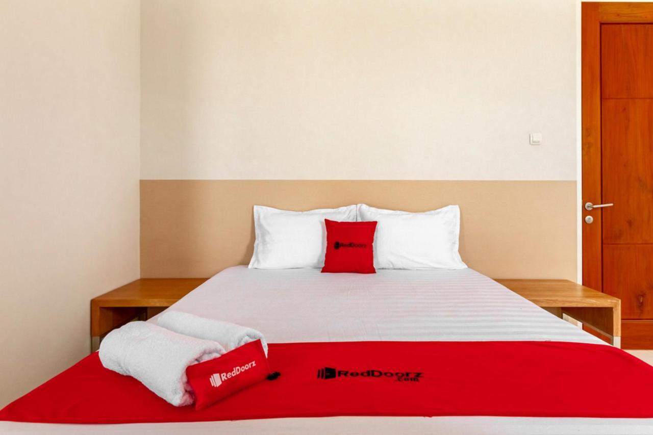 Reddoorz Syariah @ Kebraon Hotel Surabaya Ngoại thất bức ảnh