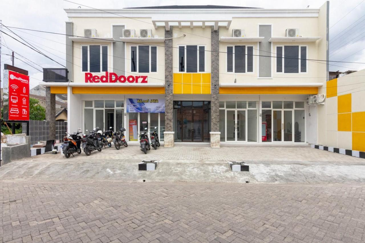 Reddoorz Syariah @ Kebraon Hotel Surabaya Ngoại thất bức ảnh