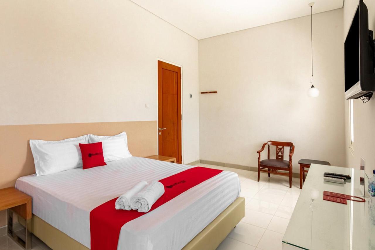 Reddoorz Syariah @ Kebraon Hotel Surabaya Ngoại thất bức ảnh
