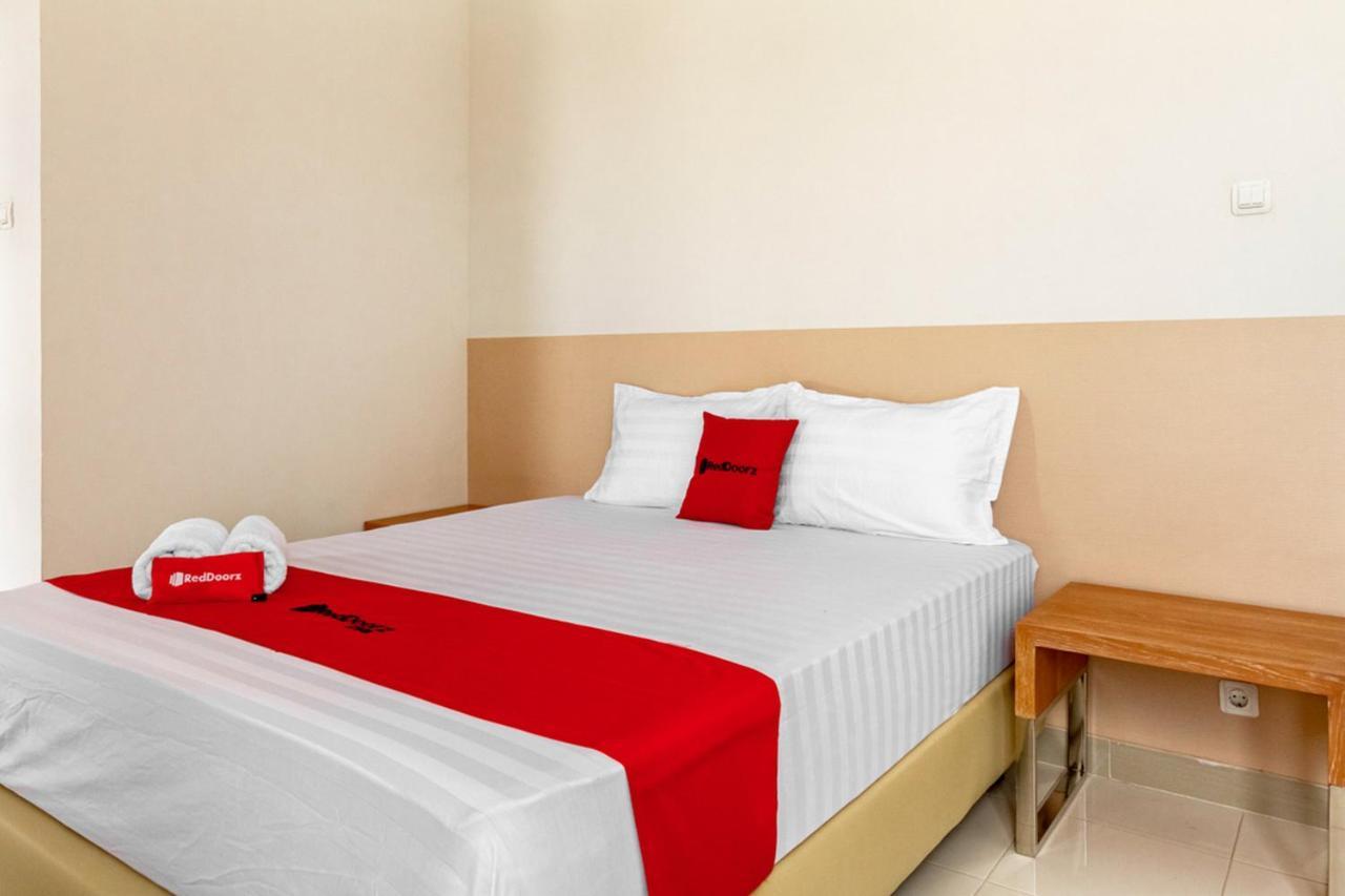 Reddoorz Syariah @ Kebraon Hotel Surabaya Ngoại thất bức ảnh