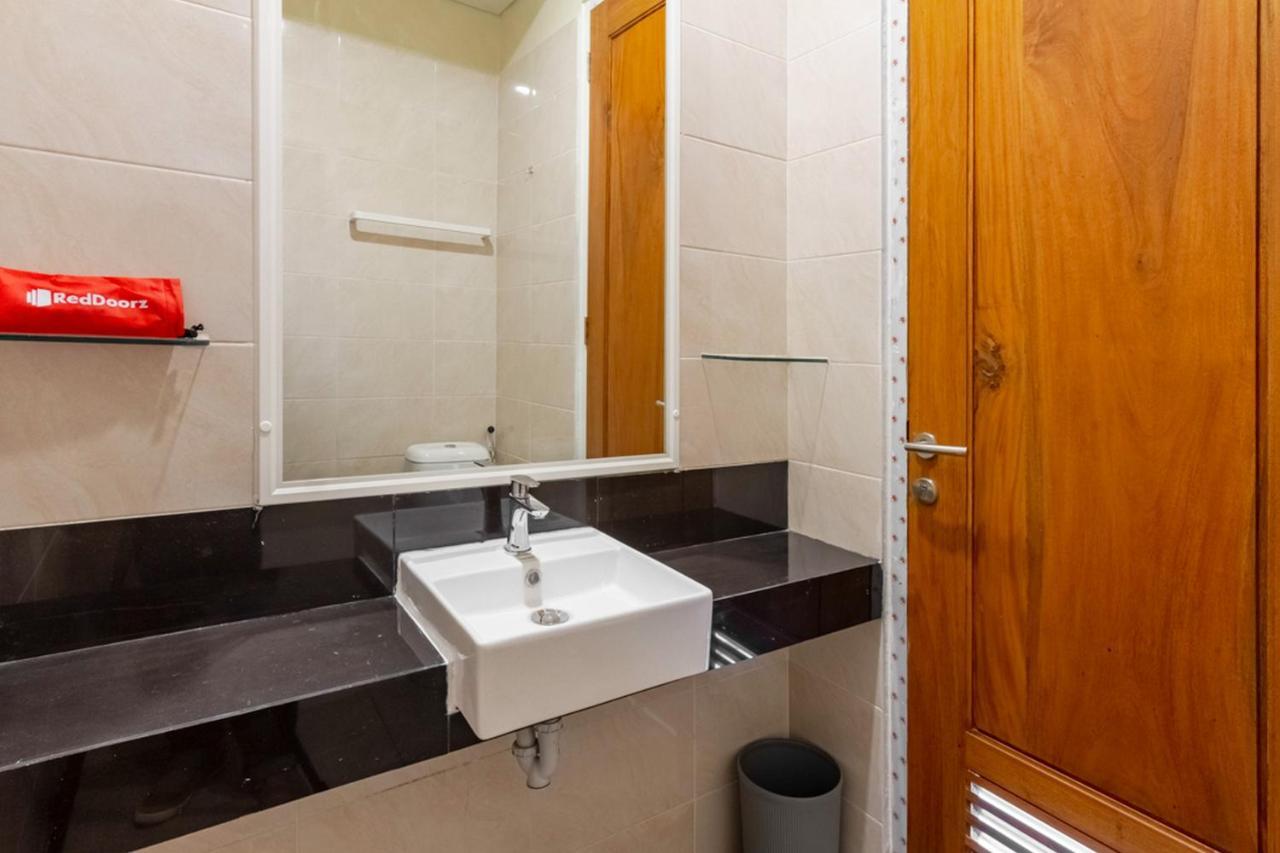 Reddoorz Syariah @ Kebraon Hotel Surabaya Ngoại thất bức ảnh