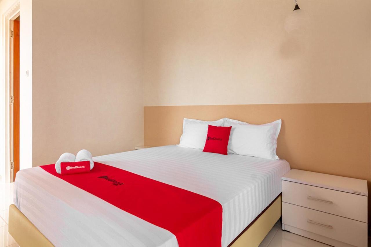 Reddoorz Syariah @ Kebraon Hotel Surabaya Ngoại thất bức ảnh