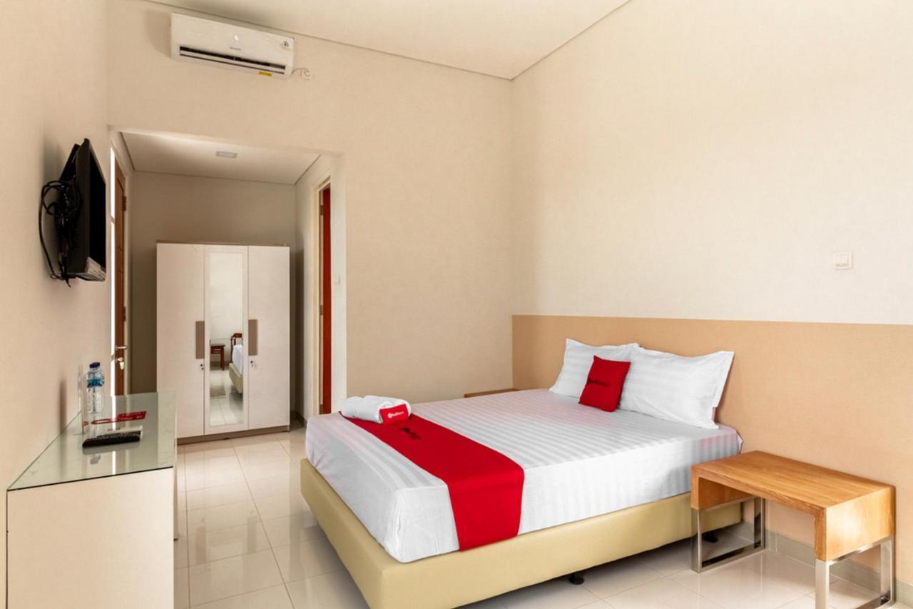 Reddoorz Syariah @ Kebraon Hotel Surabaya Ngoại thất bức ảnh