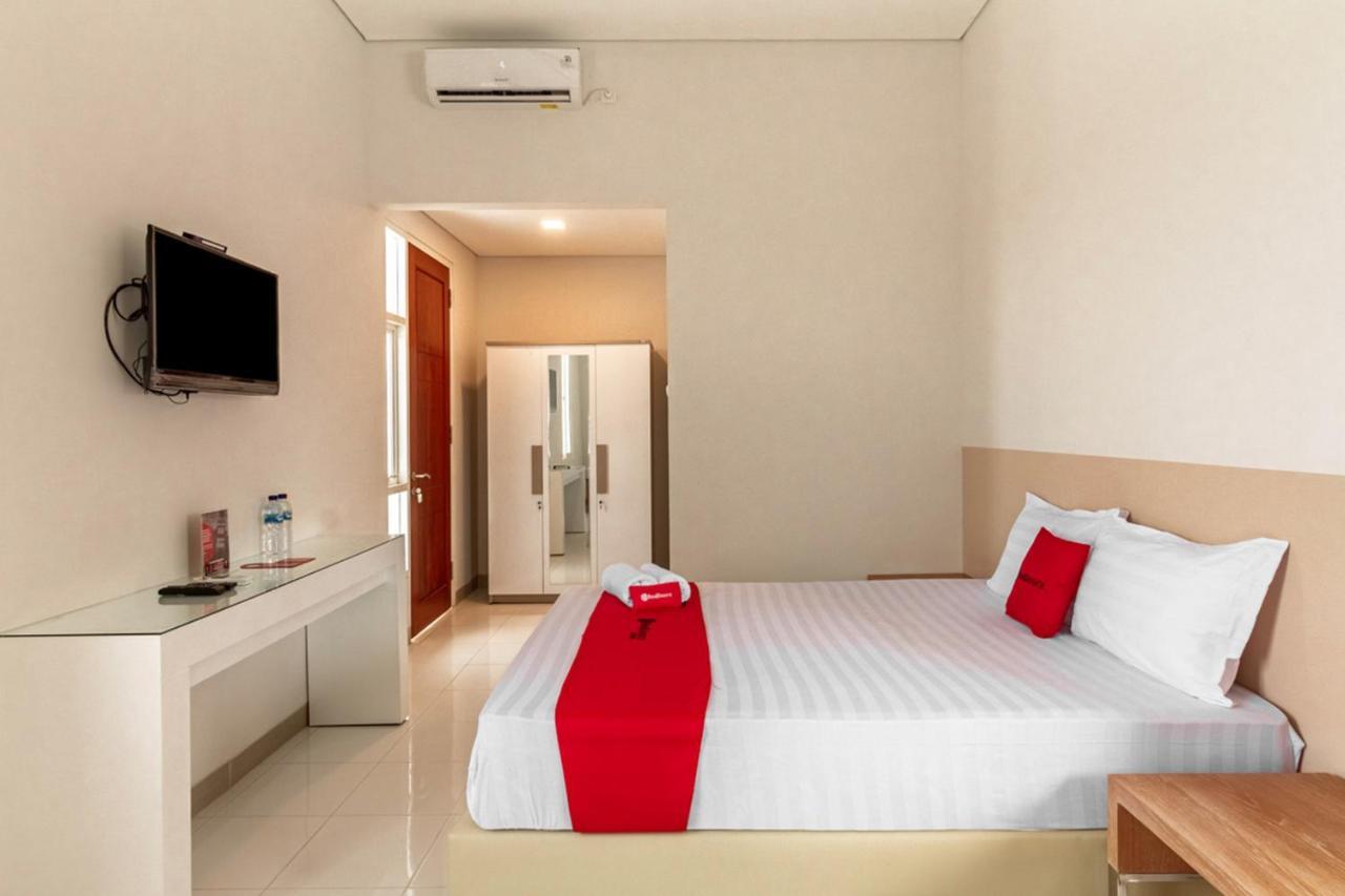 Reddoorz Syariah @ Kebraon Hotel Surabaya Ngoại thất bức ảnh